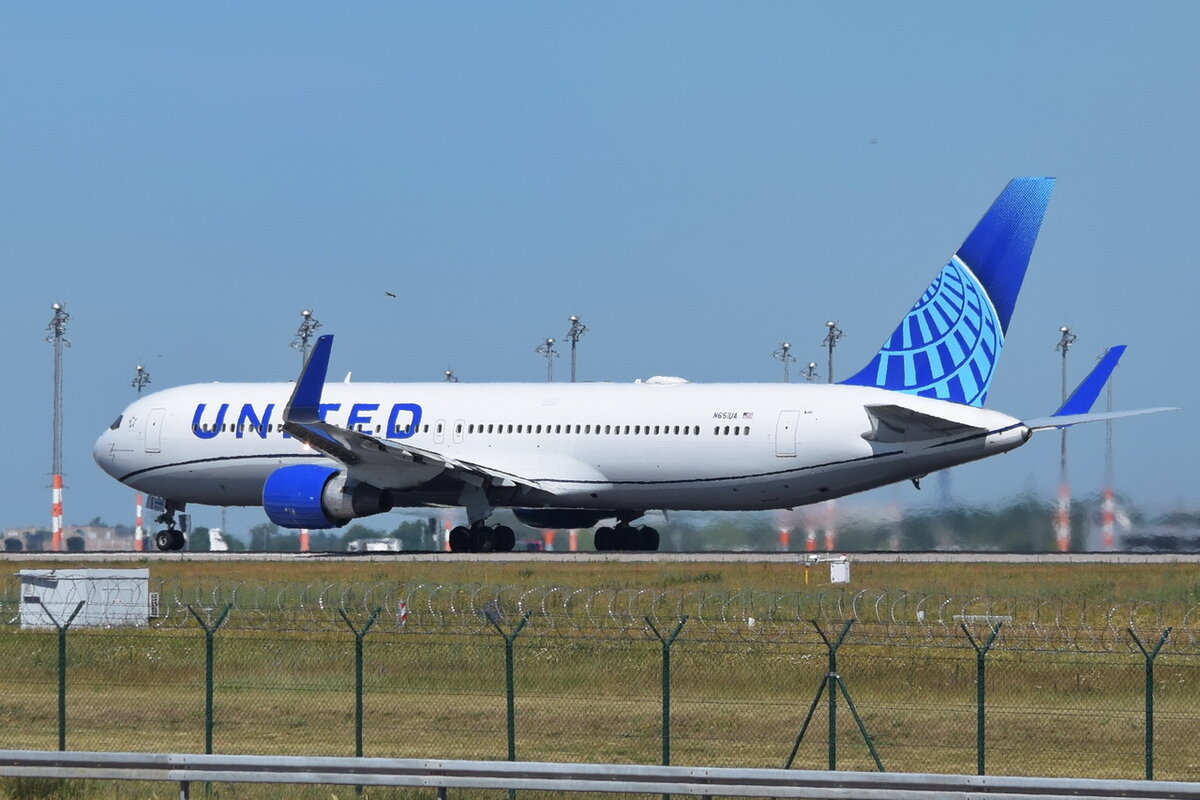 N651UA , United Airlines , Boeing 767-322ER(WL) , Berlin-Brandenburg  Willy Brandt  , BER , 21.06.2022 ,