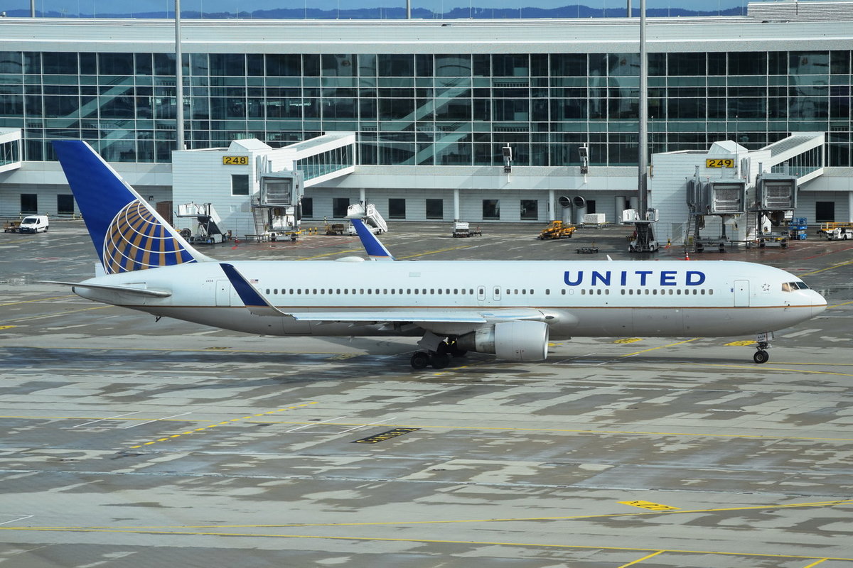 N676UA United Airlines Boeing 767-322(ER)(WL)   , MUC , 03.10.2017