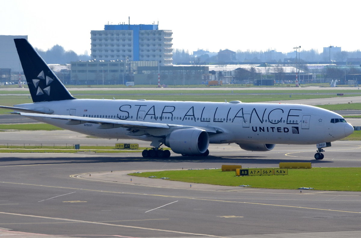 N76021 United Airlines Boeing 777-224(ER)  , AMS , 12.03.2017