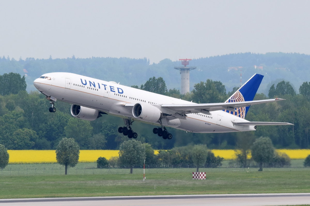 N773UA  United Airlines Boeing 777-222   am 14.05.2016 in München gestartet