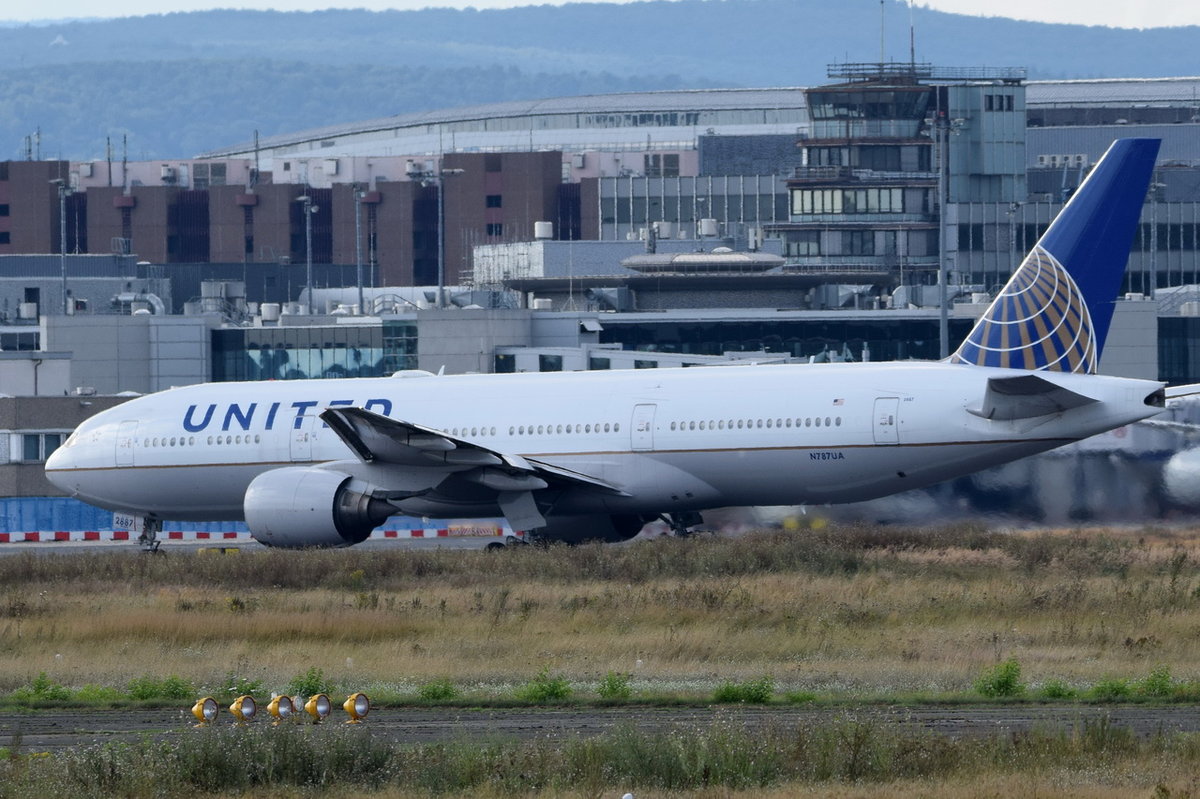 N787UA United Airlines Boeing 777-222(ER)  am Start in Frankfurt am 06.08.2016