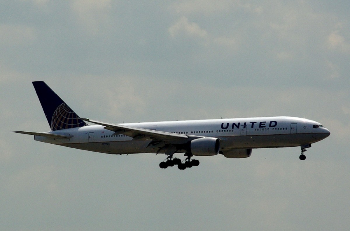 N797UA United Airlines Boeing 777-222 (ER)    Landeanflug auf Frankfurt am 15.07.2014
