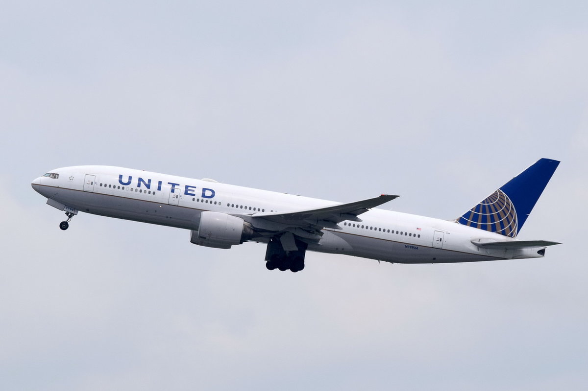 N799UA United Airlines Boeing 777-222(ER)   in München gestartet am 14.05.2016