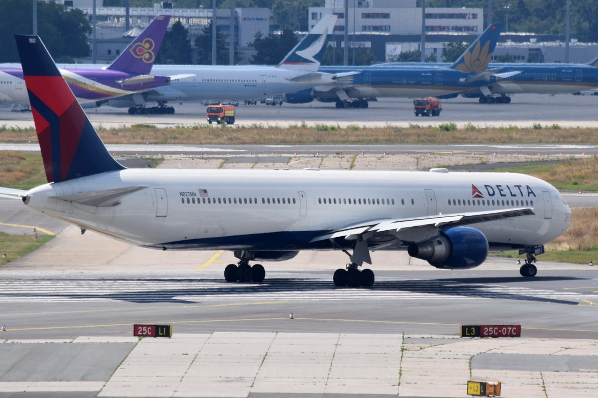 N827MH Delta Air Lines Boeing 767-432(ER)  am 01.08.2016 in Frankfurt zum Start