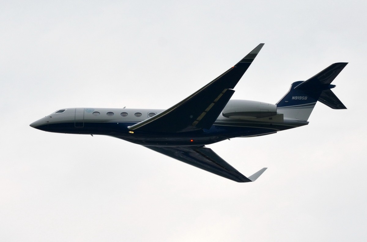 N919SB Private Gulfstream Aerospace G650  nach dem Start in München  13.05.2015