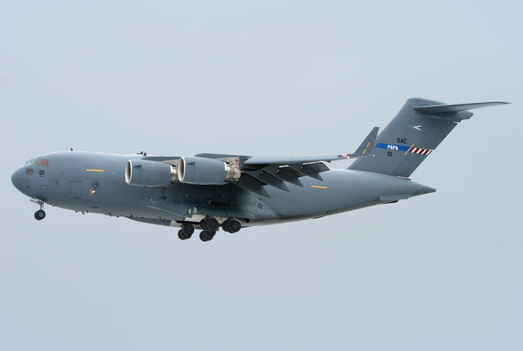 NATO C-17 08-0001 im Anflug auf 27 in GKE / ETNG / Geilenkirchen am 06.01.2011