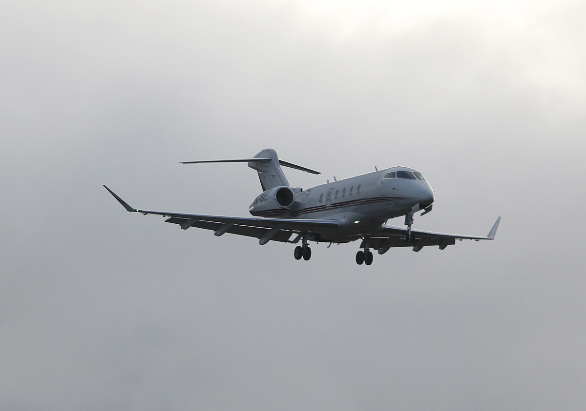 NetJets Europe, BD 100-1A10, Challenger 350, CS-CHC, TXL, 14.04.2017