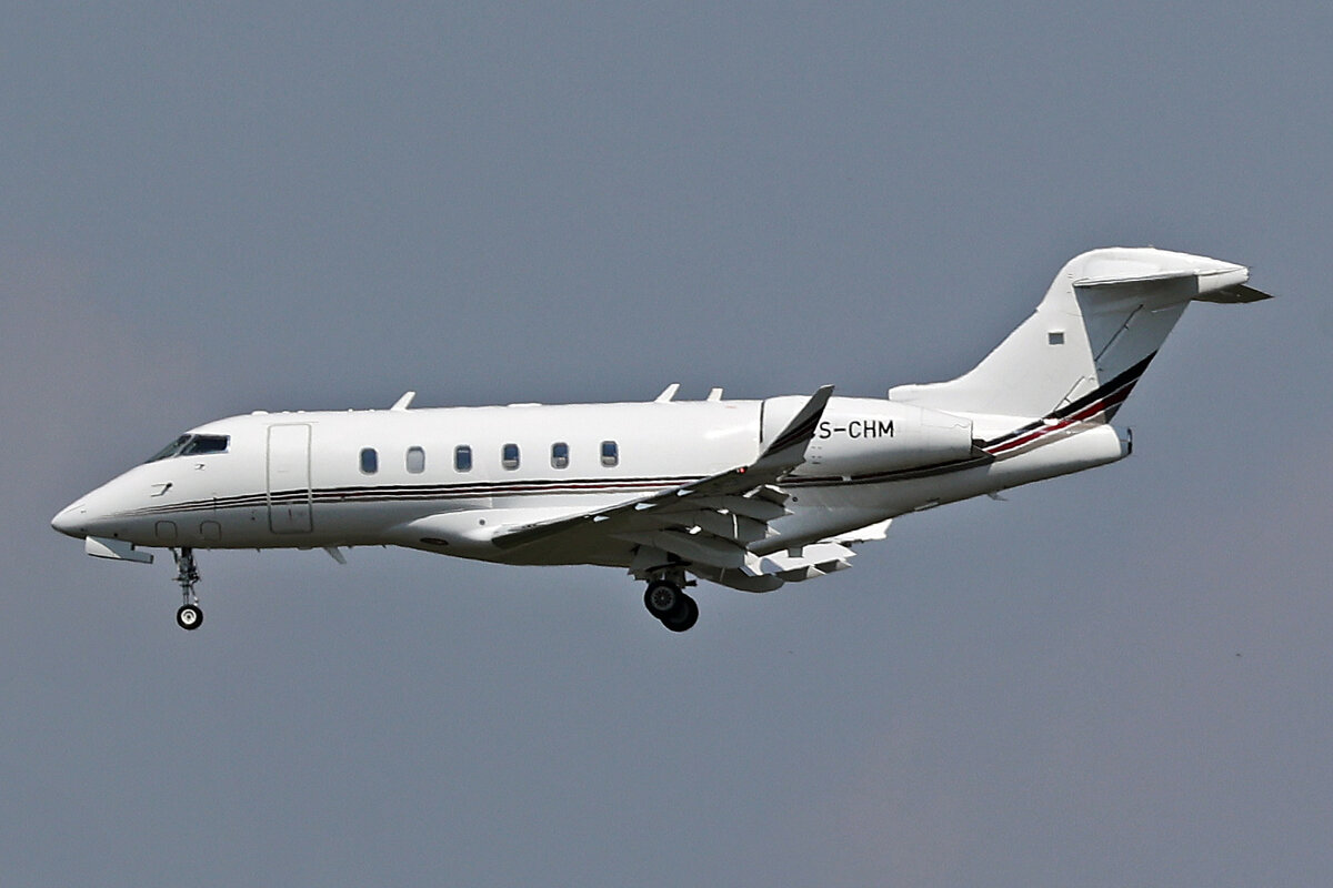 NetJets Europe, CS-CHN, Bombardier Challenger 350, msn: 20900, 04.Juli 2024, MXP Milano Malpensa, Italy.