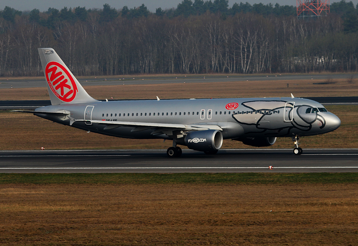 Niki A 320-214 OE-LEF beim Start in Berlin-Tegel am 29.03.2014