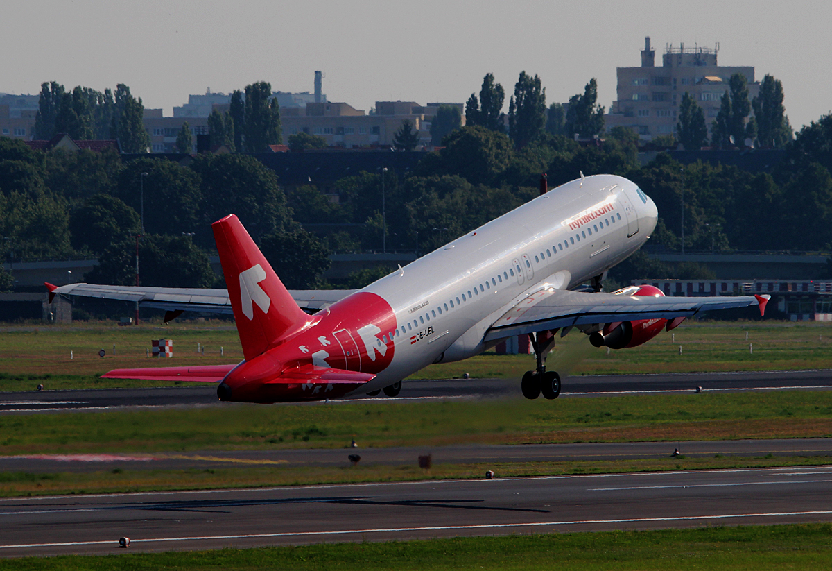 Niki A 320-214 OE-LEL beim Start in Berlin-Tegel am 11.07.2014