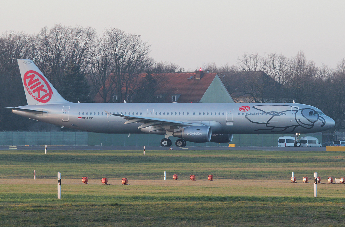Niki A 321-211 OE-LEZ kurz vor dem Start in Berlin-Tegel am 30.12.2013