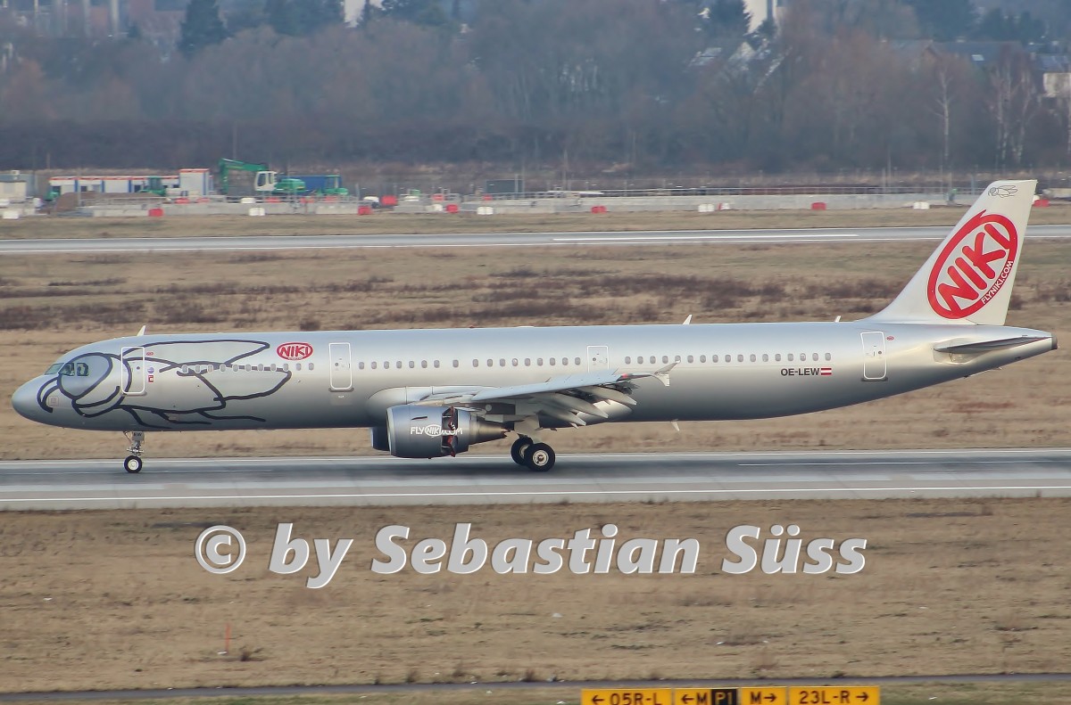 Niki A321 OE-LEW @ DUS. 7.3.15