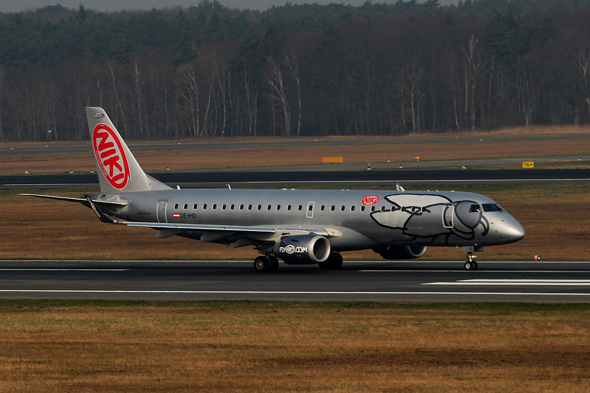 Niki ERJ-190-100LR OE-IHD beim Start in Berlin-Tegel am 29.03.2014