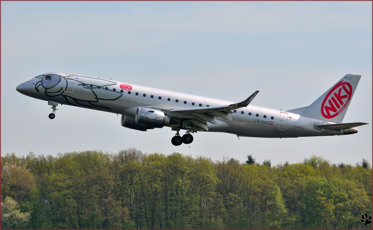 NIKI OE-IHA, Embraer ERJ-190-100LR bei Trainingsflug auf Maribor Flughafen MBX. /8.4.2014