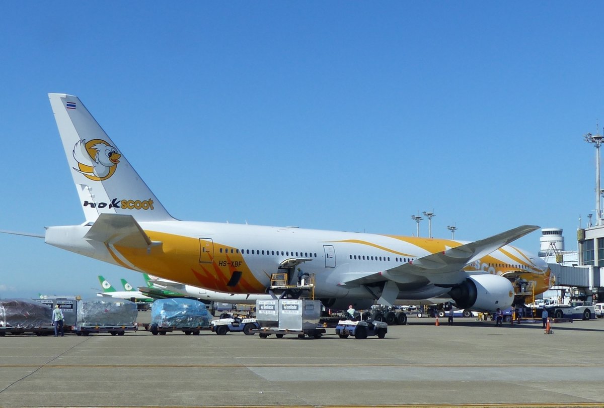 NokScoot, Boeing 777-212 (ER), HS-XBF am Gate in Taoyua Taipei (TPE) am 12.9.2019
