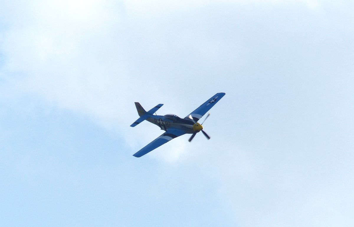 North American P 51D Mustang, N6328T über der Hahnweide (EDST) am 10.9.2016