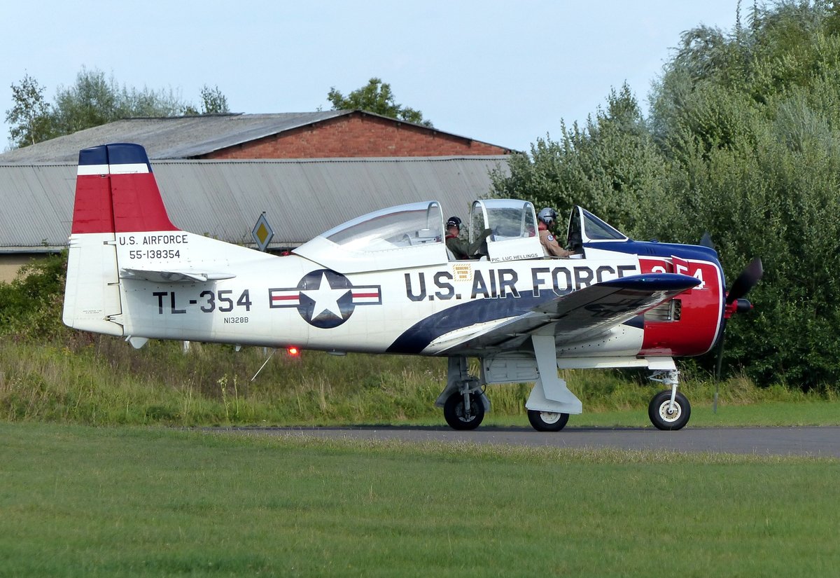 North American T28B Trojan, N1328B, Flugplatz Gera (EDAJ), 13.8.2016