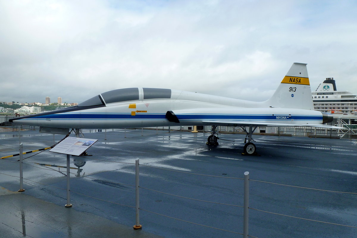 Northrop T-38 N Talon, NASA 913. War 1977 als Begleitflugzeug beim Testprogramm des Space Shuttle Enterprise eingesetzt. Intrepid Sea, Air & Space Museum, New York-Manhattan. Aufnahmedatum: 26.09.2018.  