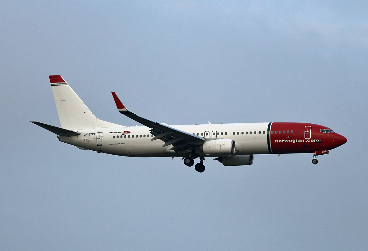 Norwegian Air Shutle, Boeing B 737-8JP, LN-ENS, BER; 14.11.2021