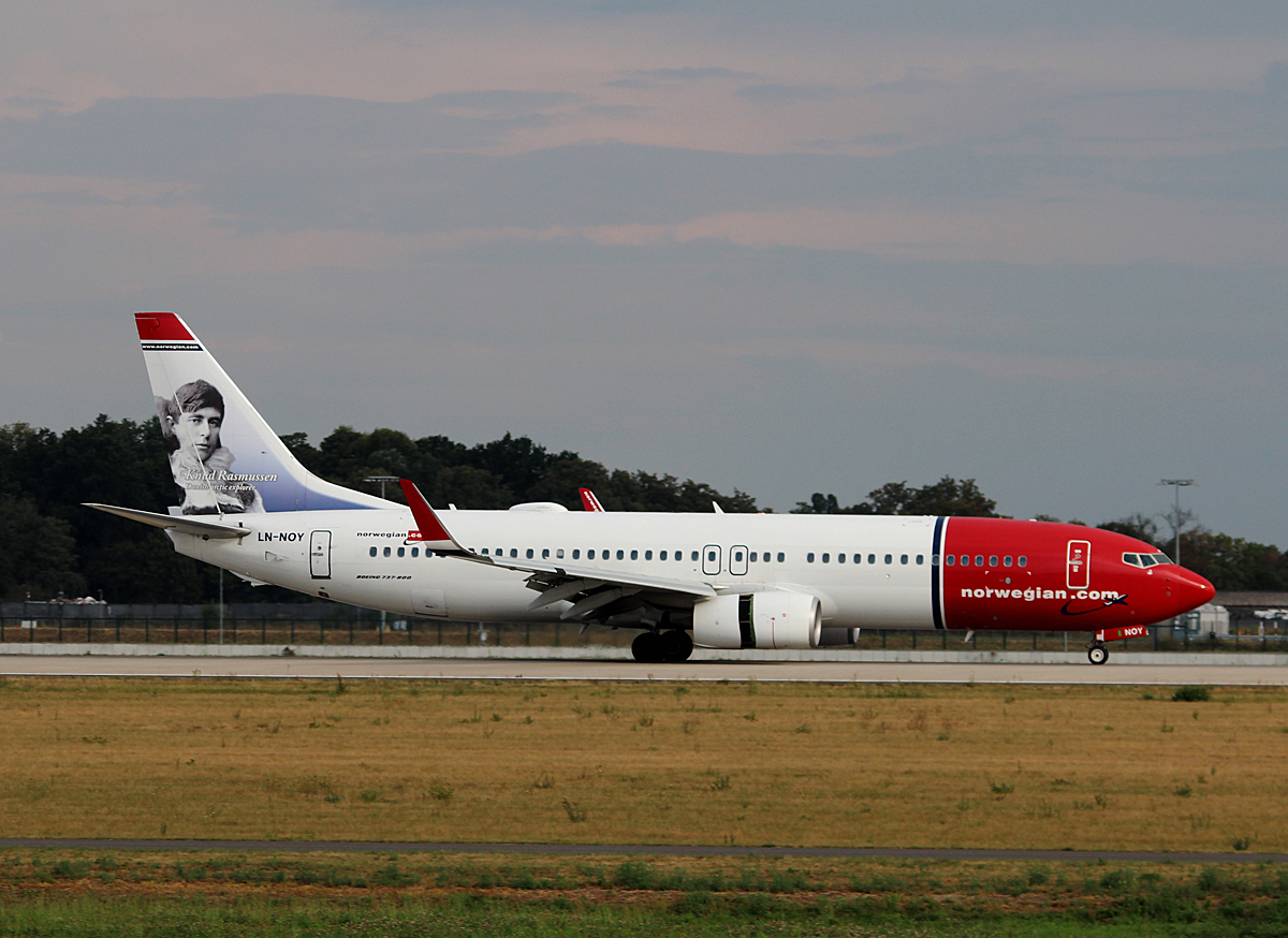 Norwegian Air Shuttle B 737-8JP LN-NOY nach der Landung in Berlin-Schnefeld(BER) am 23.08.2015