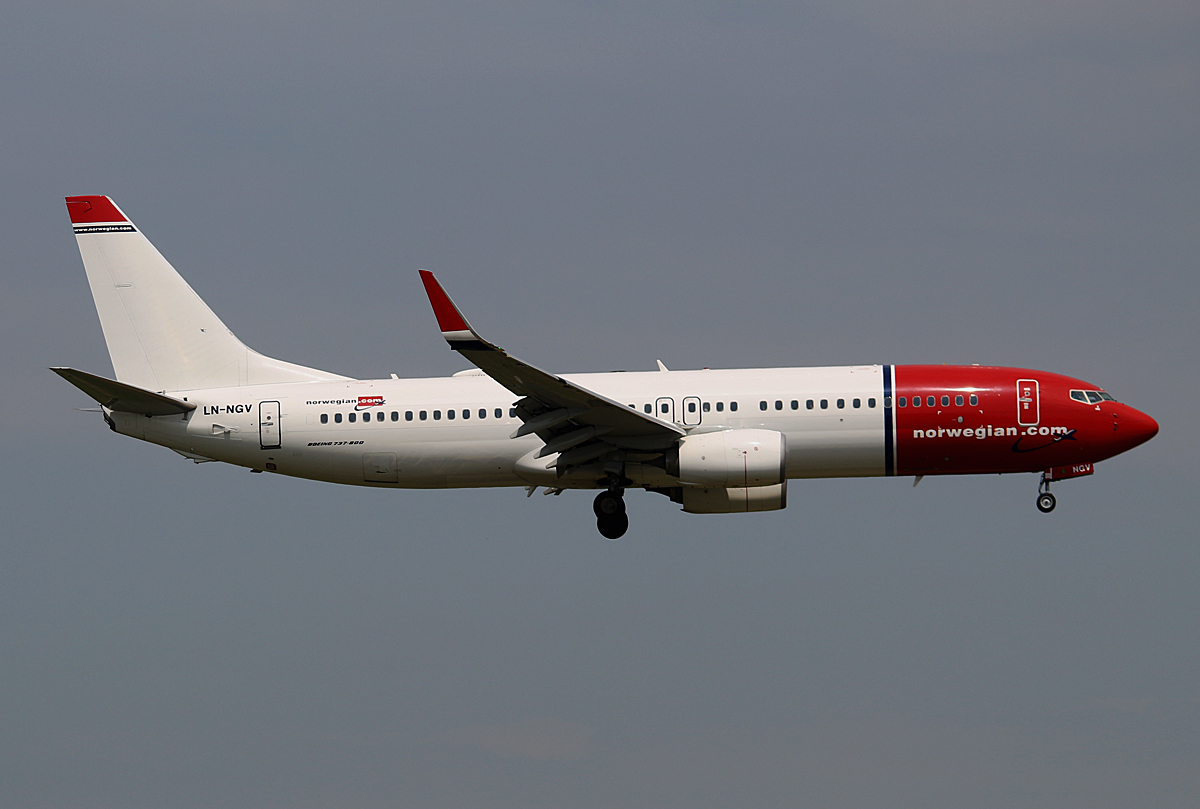 Norwegian Air Shuttle, Boeing B 737-8JP, LN-NGV, SXF, 31.05.2016