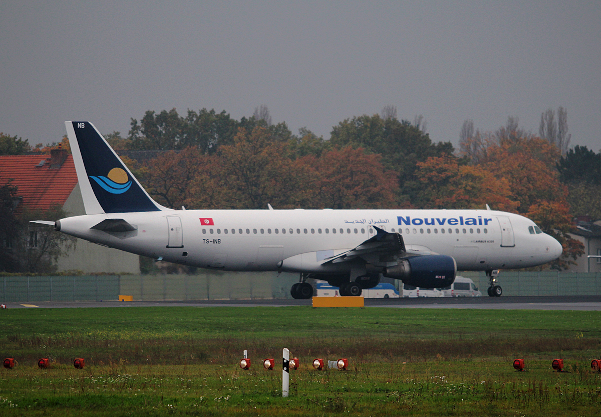 Nouvelair A 320-214 TS-INB kurz vor dem Start in Berlin-Tegel am 26.10.2014