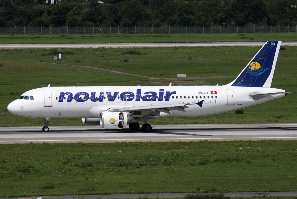 Nouvelair A-320 TS-INA bei der Landung auf 23L in DUS / EDDL / Düsseldorf am 20.08.2014