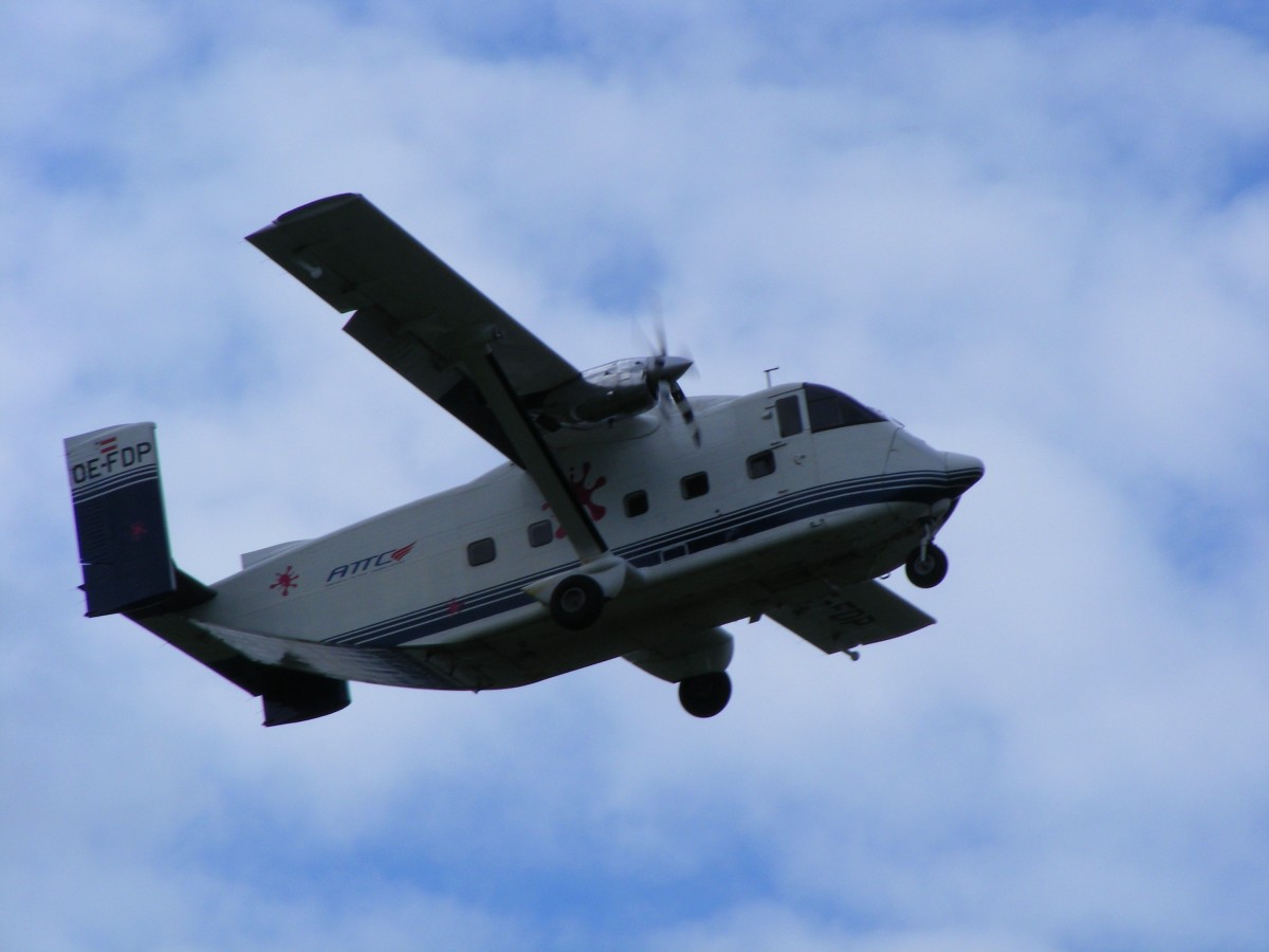 OE-FDP, Short SC-7 Skyvan mit 24 Springern an Bord auf dem Weg zum Absetzpunkt in 4000m Höhe über Gera (EDAJ) am 1.5.2015