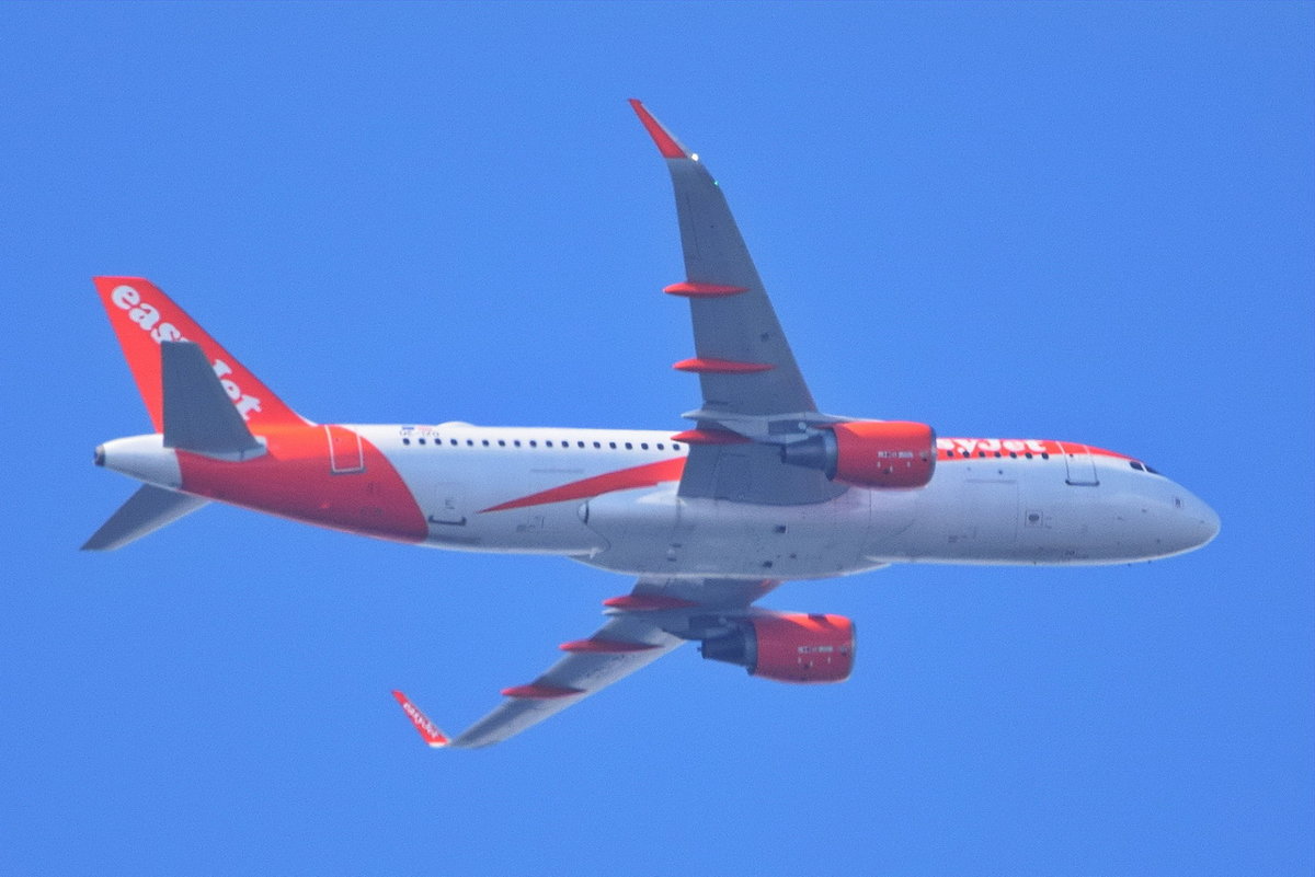 OE-IZB easyJet Europe Airbus A320-214 , Anflug Tegel , 03.08.2019