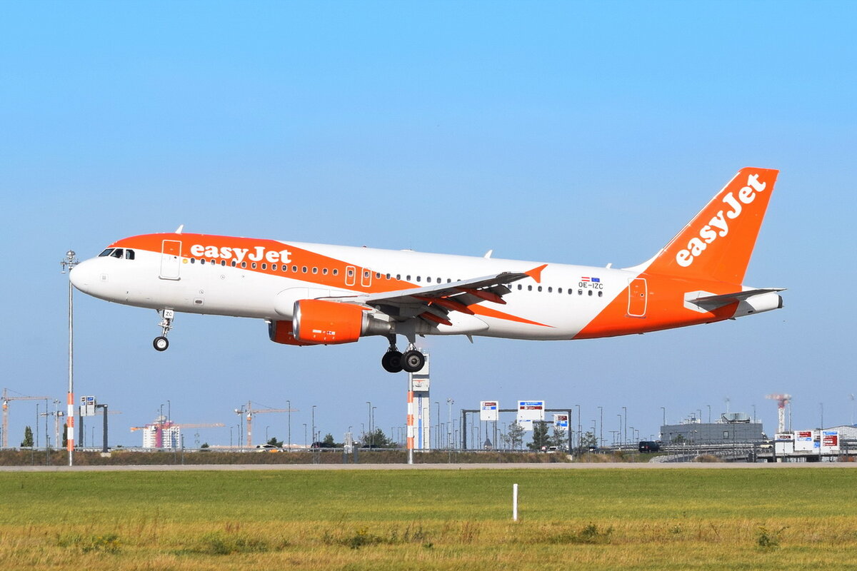 OE-IZC , easyJet Europe , Airbus A320-214 , 24.10. 2021 , Berlin-Brandenburg  Willy Brandt  , BER 