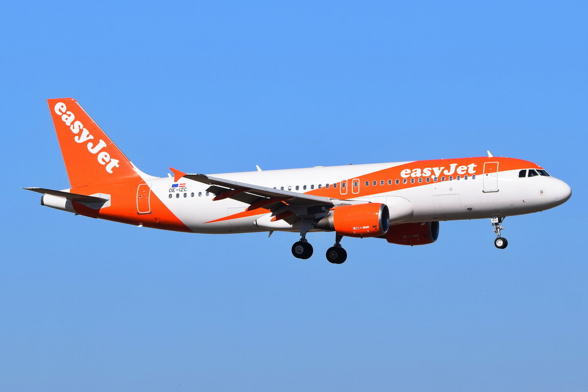 OE-IZC , easyJet Europe , Airbus A320-214 , 13.03.2022 , Berlin-Brandenburg  Willy Brandt  , BER , 