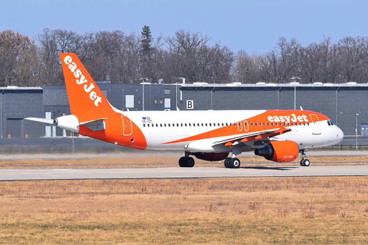 OE-IZC , easyJet Europe , Airbus A320-214 , 13.03.2022 , Berlin-Brandenburg  Willy Brandt  , BER , 