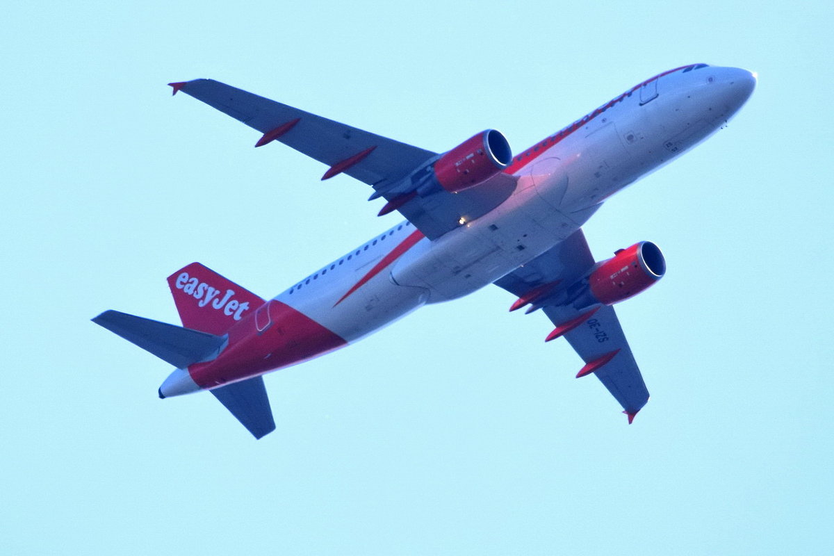 OE-IZS easyJet Europe Airbus A320-214 , Anflug Tegel , 03.08.2019