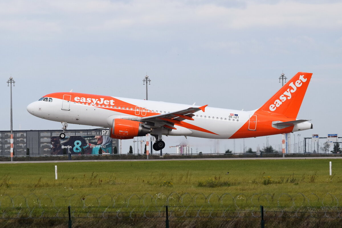 OE-IZT , easyJet Europe , Airbus A320-214 ,  Berlin-Brandenburg  Willy Brandt  , BER , 17.10.2021