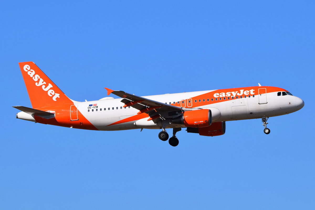 OE-IZW , easyJet Europe , Airbus A320-214 , 12.03.2022 , Berlin-Brandenburg  Willy Brandt  , BER ,