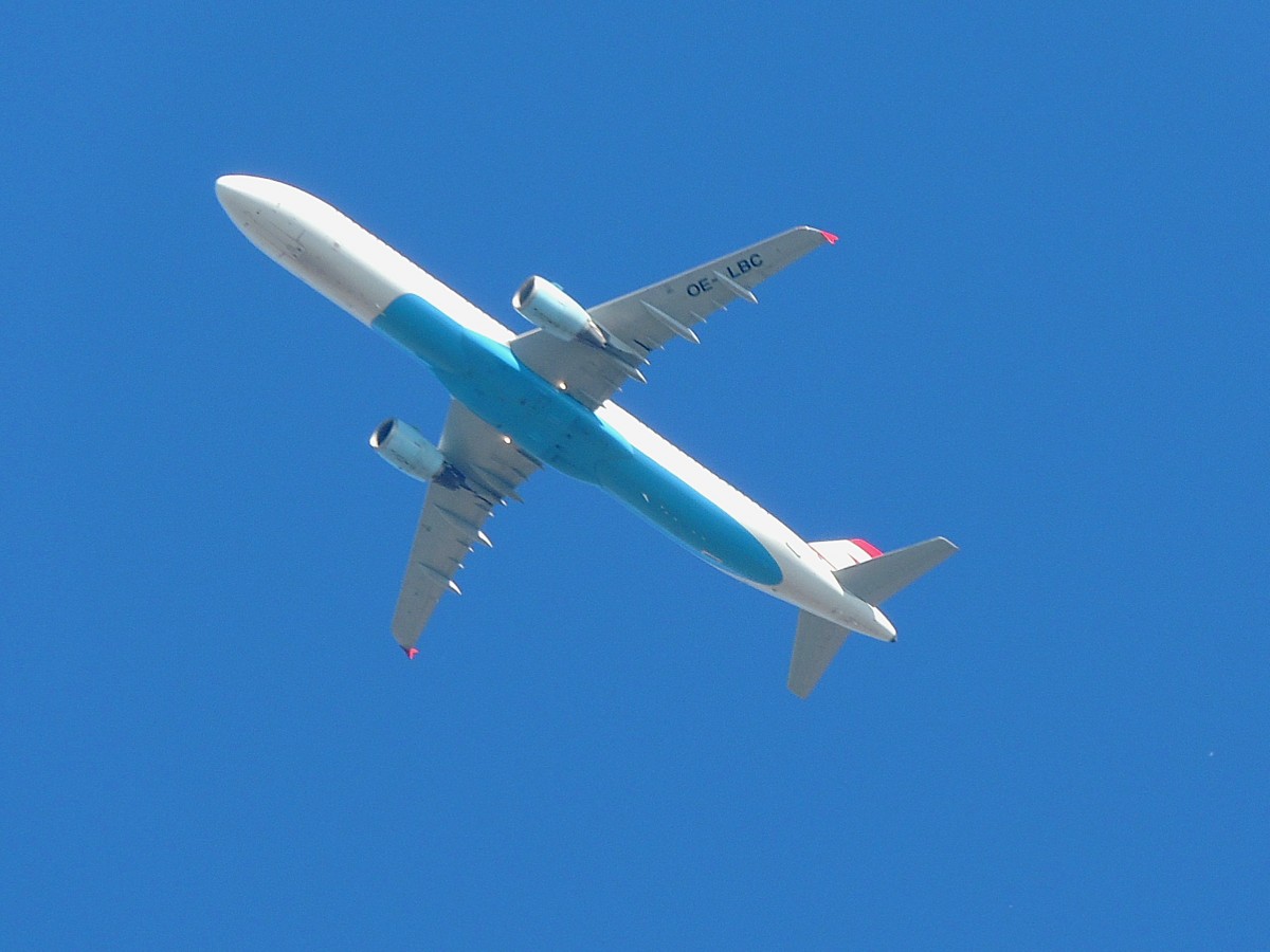 OE-LBC, Airbus A321-111 ist soeben am Flughafen Wien-Schwechat gestartet; Datum:140701