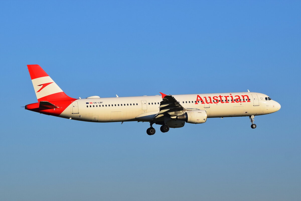 OE-LBF , Austrian Airlines , Airbus A321-211 , Berlin-Brandenburg  Willy Brandt  , BER , 09.10.2021 