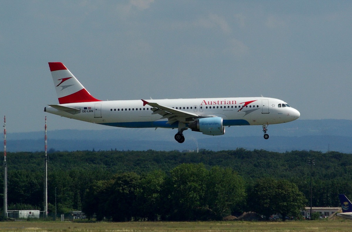 OE-LBN Austrian Airlines Airbus A320-214   vor der Landung in Frankfurt am 15.07.2014