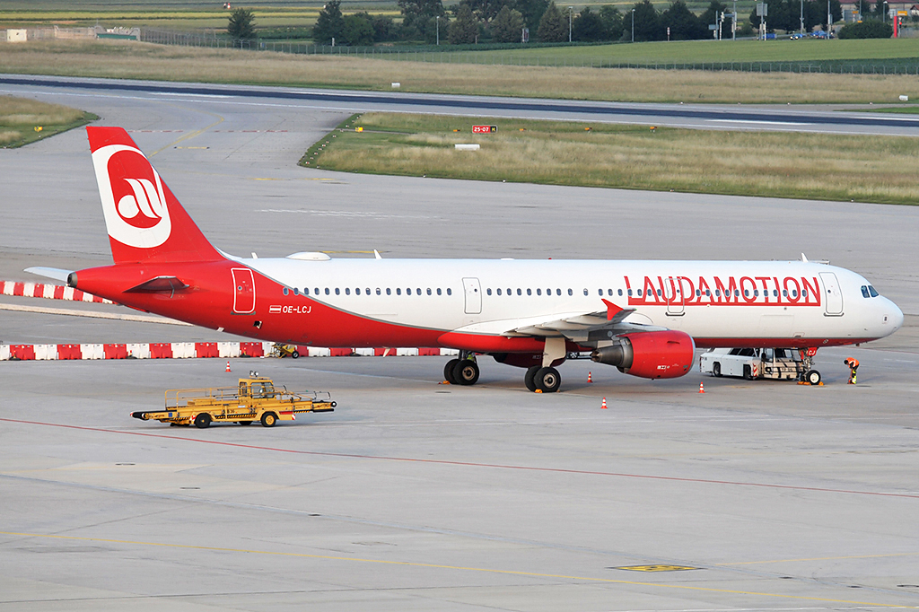 OE-LCJ Airbus A321-211 16.06.2018