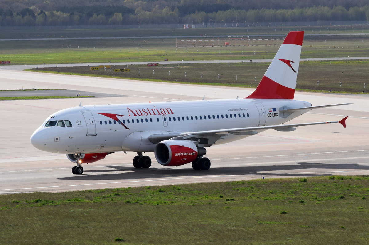 OE-LDC Austrian Airlines Airbus A319-112   zum Gate am 20.04.2016 in Tegel