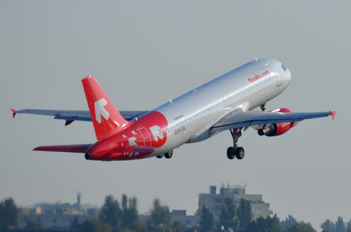 OE-LEL Niki Airbus A320-214    gestartet am 04.09.2014 in Tegel