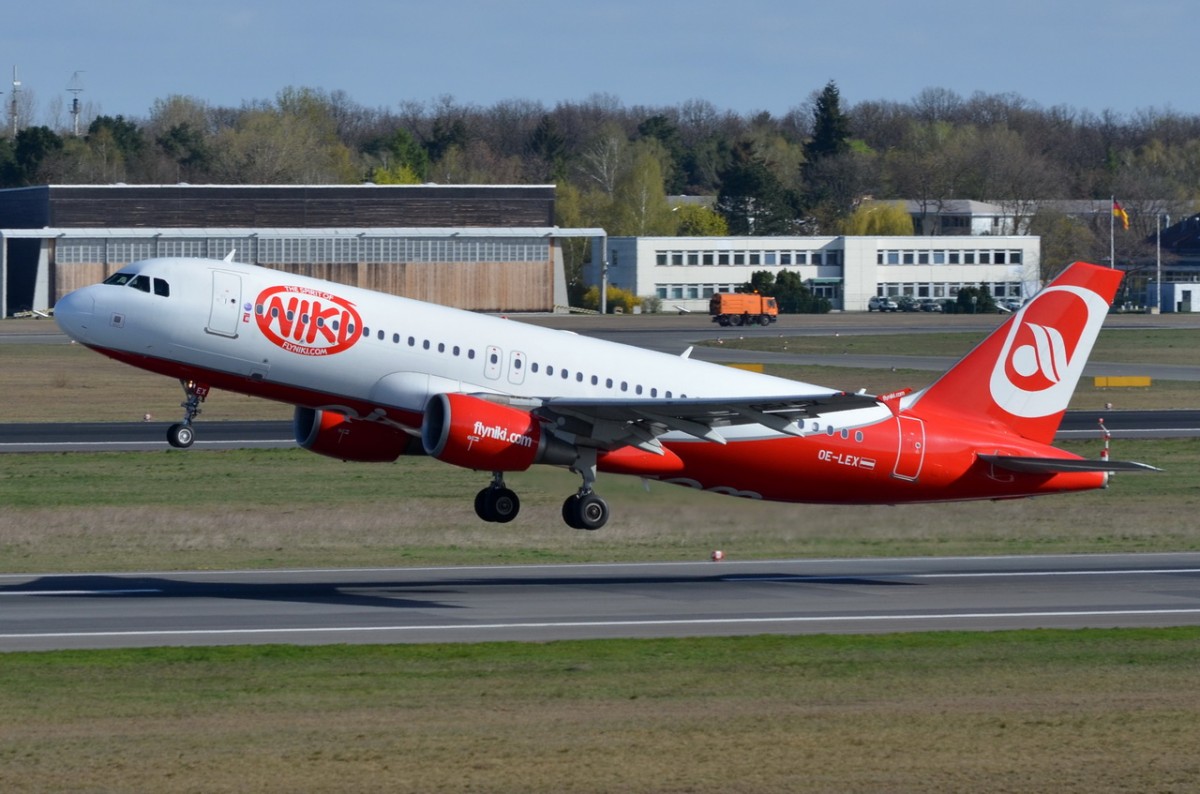 OE-LEX Niki Airbus A320-214   am 16.04.2015 in Tegel gestartet