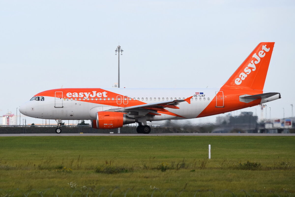 OE-LKF , easyJet Europe , Airbus A319-111 ,  Berlin-Brandenburg  Willy Brandt  , BER , 17.10.2021