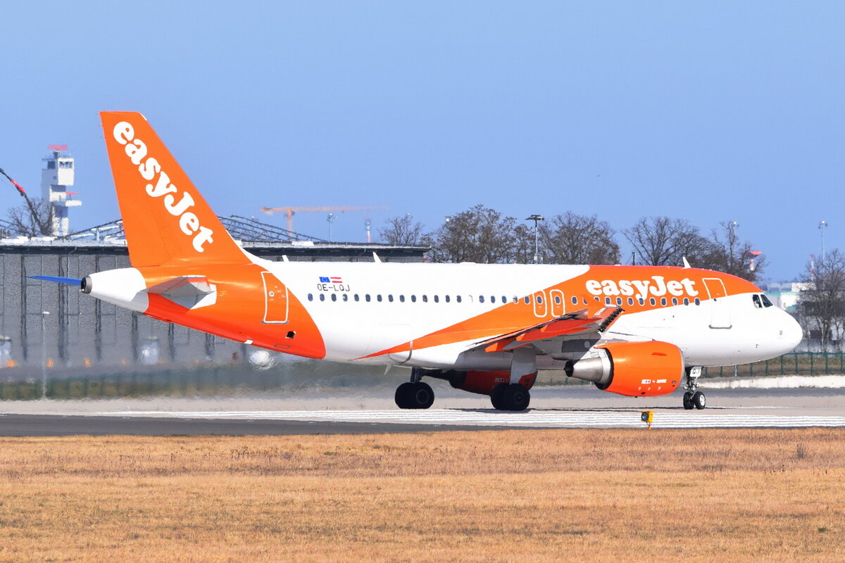 OE-LQJ , easyJet Europe , Airbus A319-111 , 12.03.2022 , Berlin-Brandenburg  Willy Brandt  , BER ,