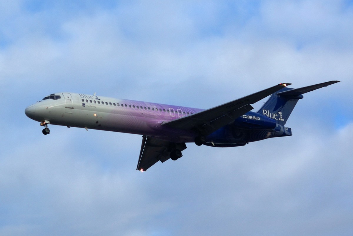 OH-BLQ Blue1 Boeing 717-23S   beim Landeanflug auf Tegel am 16.12.2014