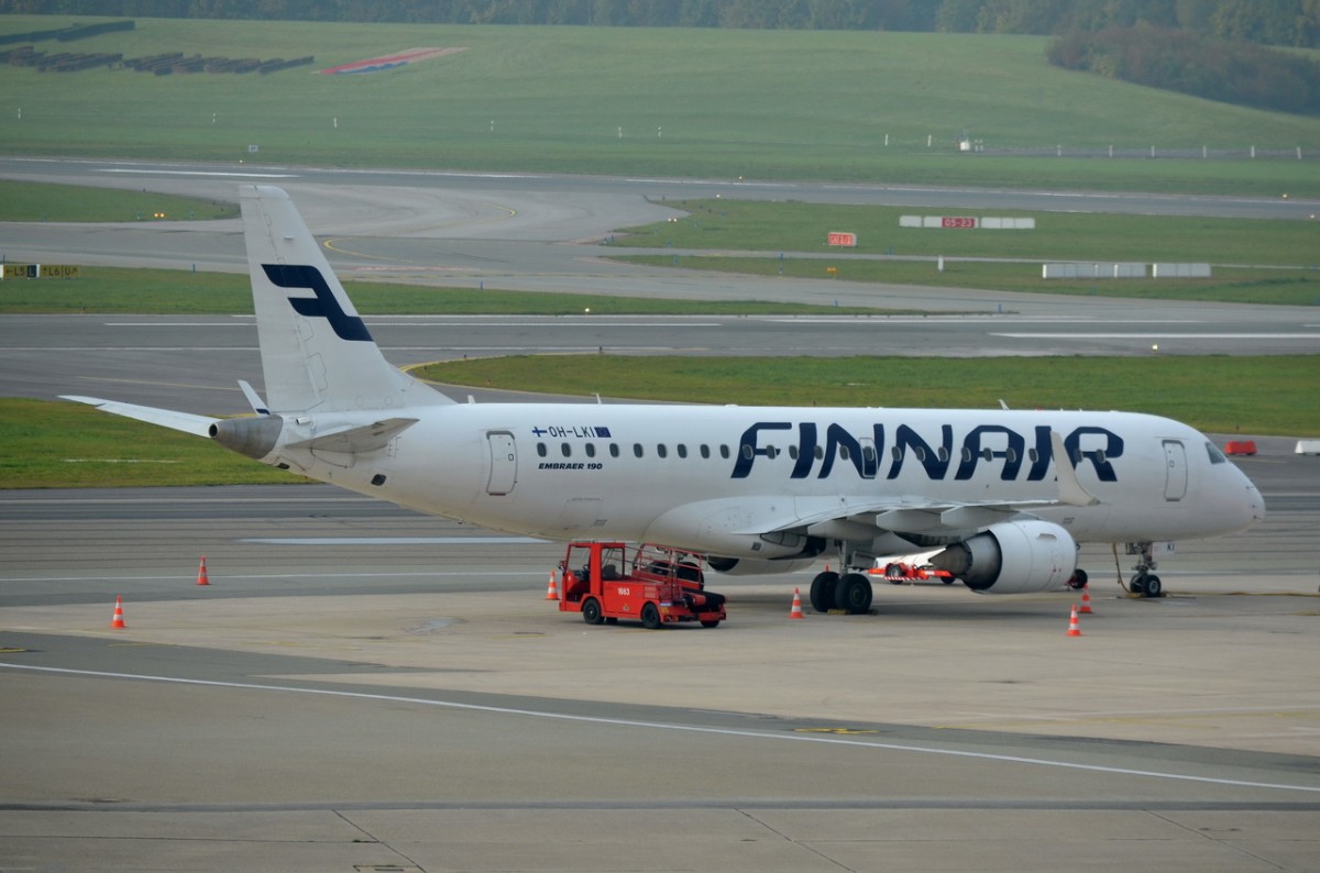 OH-LKI Finnair Embraer ERJ-190LR (ERJ-190-100 LR)  geparkt in Hamburg   20.10.2015