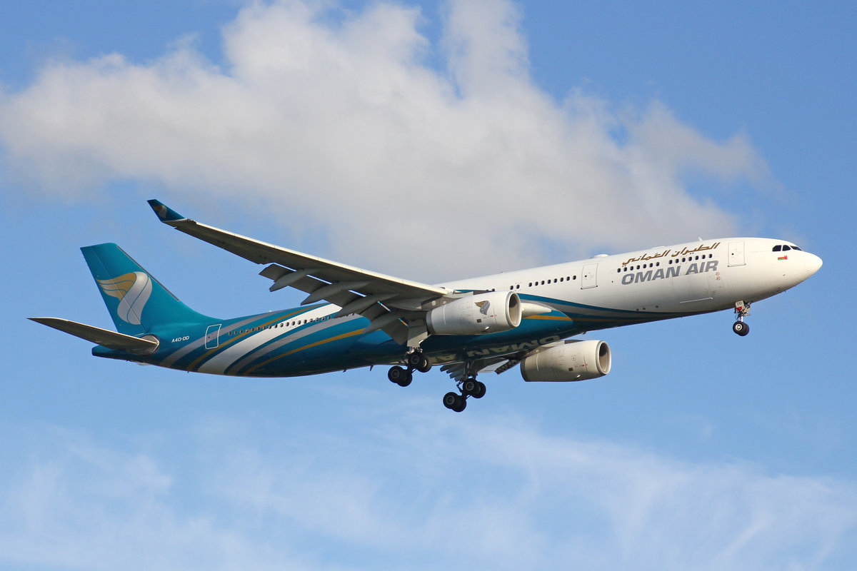 Oman Air, A4O-DD, Airbus A330-343X, 01.Juli 2016, LHR London Heathrow, United Kingdom.