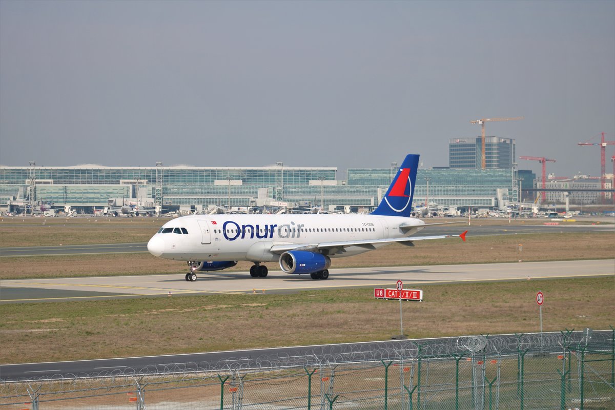 OnuAir Airbus A320 TC-DOB am 23.03.19 in Frankfurt am Main Flughafen 