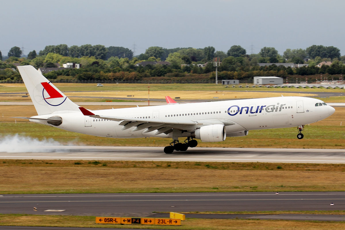 Onur Air Airbus A330-223 TC-OCE bei der Landung in Düsseldorf 3.8.2019