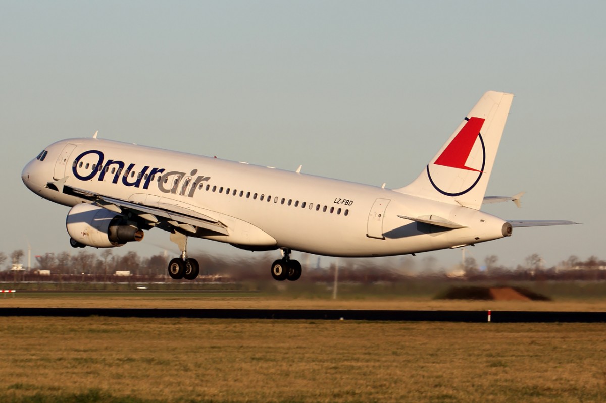 Onur Air LZ-FBD beim Start in Amsterdam 17.1.2016